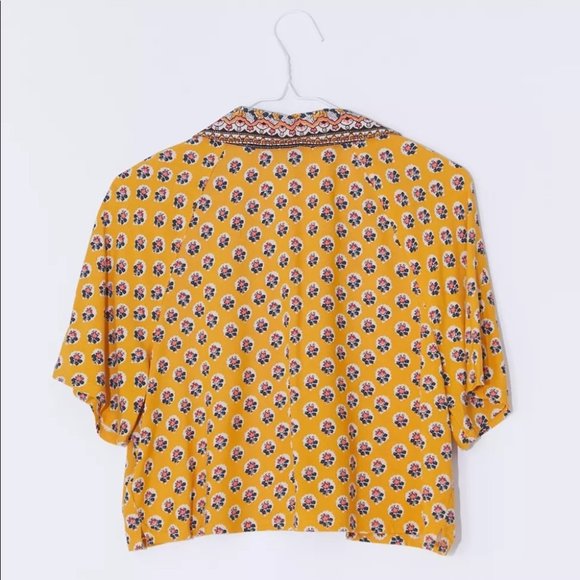 UO Cropped Button-Down Collared Shirt in Yellow - Picture 2 of 5
